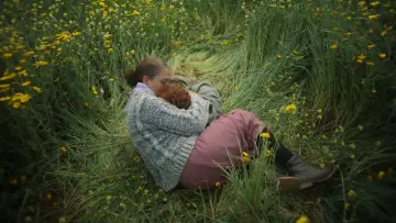 Zasłona do filmu "Do kogo należę?" #438170
