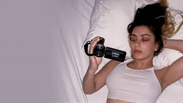 Zasłona do filmu "Charli XCX: Alone Together" #819384