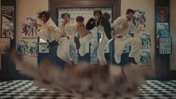 Zasłona do filmu "Better Man: Niesamowity Robbie Williams" #575462