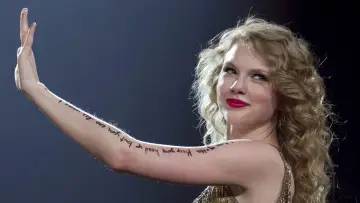 Zasłona do filmu "Taylor Swift: Speak Now World Tour Live" #415328