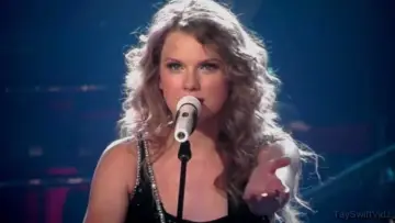 Zasłona do filmu "Taylor Swift: Speak Now World Tour Live" #415332