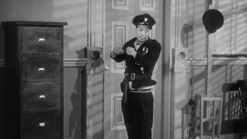 Zasłona do filmu "El gendarme desconocido" #1784392