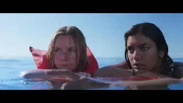 Zasłona do filmu "Coś w wodzie" #453760