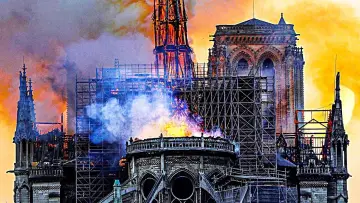 Zasłona do filmu "Notre-Dame płonie" #388166