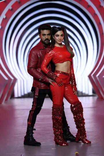Plakat do filmu "గేమ్‌ ఛేంజర్‌" #893868
