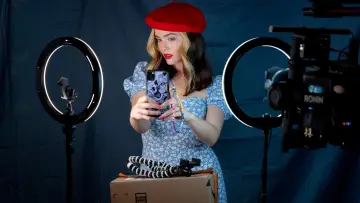 Zasłona do filmu "Nie w porządku" #286080