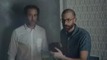 Zasłona do filmu "Coś w spłachetku ziemi" #1052982