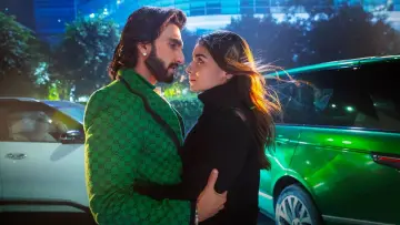 Zasłona do filmu "रॉकी और रानी की प्रेम कहानी" #380597