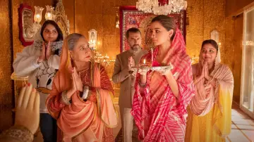 Zasłona do filmu "रॉकी और रानी की प्रेम कहानी" #380601