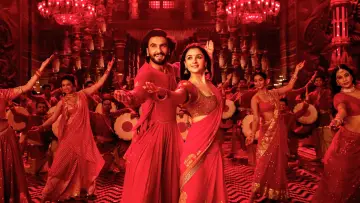 Zasłona do filmu "रॉकी और रानी की प्रेम कहानी" #380608