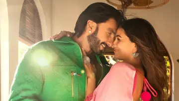 Zasłona do filmu "रॉकी और रानी की प्रेम कहानी" #380609