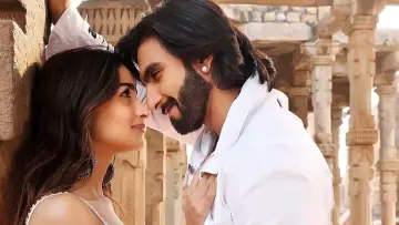 Zasłona do filmu "रॉकी और रानी की प्रेम कहानी" #380611