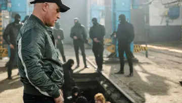 Zasłona do filmu "Pitbull" #395403