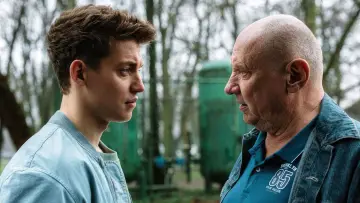 Zasłona do filmu "Pitbull" #395405