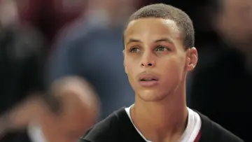 Zasłona do filmu "Stephen Curry: na straconej pozycji" #353002