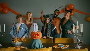 Zasłona do filmu "Forsvundet til Halloween" #1882091