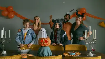 Zasłona do filmu "Forsvundet til Halloween" #1882092