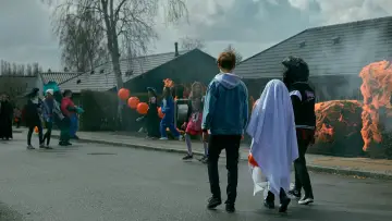 Zasłona do filmu "Forsvundet til Halloween" #1882093