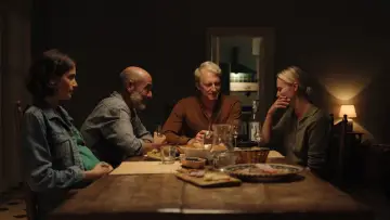 Zasłona do filmu "Cicha ziemia" #684738