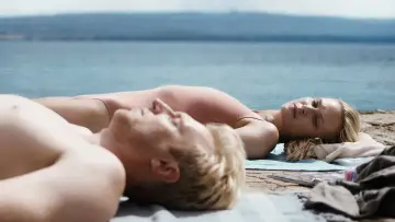 Zasłona do filmu "Cicha ziemia" #684741