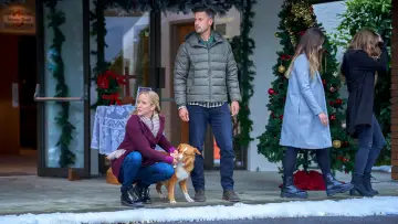 Zasłona do filmu "Time for Them to Come Home for Christmas" #1874159