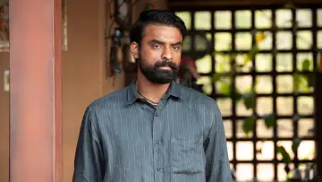 Zasłona do filmu "അജയന്റെ രണ്ടാം മോഷണം" #1190669