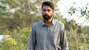 Zasłona do filmu "അജയന്റെ രണ്ടാം മോഷണം" #1190670