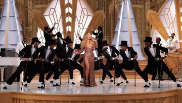 Zasłona do filmu "Święta z Mariah: magia trwa" #1652916