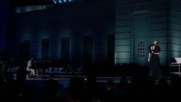 Zasłona do filmu "Adele One Night Only" #411190