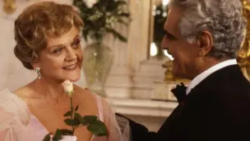 Zasłona do filmu "Mrs. 