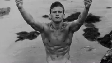 Zasłona do filmu "Beefcake" #1725600