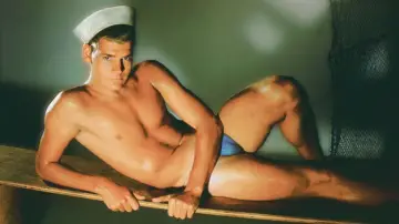 Zasłona do filmu "Beefcake" #1725606