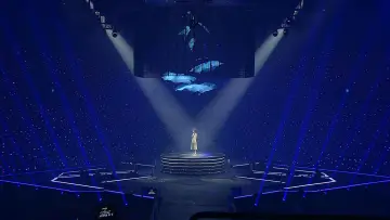 Zasłona do filmu "아이유 2019 투어 콘서트 <러브, 포엠> 인 서울" #461003