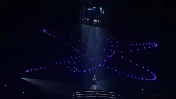 Zasłona do filmu "아이유 2019 투어 콘서트 <러브, 포엠> 인 서울" #461007