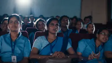 Zasłona do filmu "Wszystkie odcienie światła" #479437