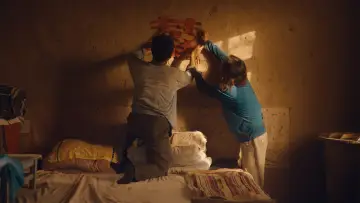 Zasłona do filmu "W proch się obrócisz" #384627