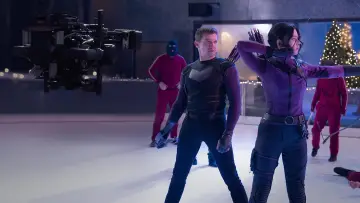 Zasłona do filmu "Marvel Studios Assembled: The Making of Hawkeye" #1653036