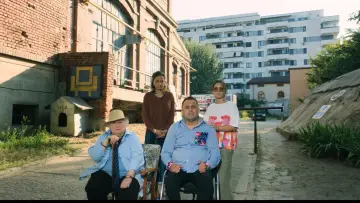 Zasłona do filmu "Nie obiecujcie sobie zbyt wiele po końcu świata" #503565