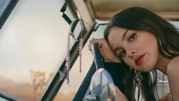 Zasłona do filmu "OLIVIA RODRIGO: driving home 2 u (a SOUR film)" #394117