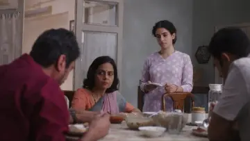 Zasłona do filmu "मिसिज़" #869829