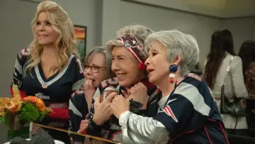Zasłona do filmu "Osiemdziesiątki dla Brady