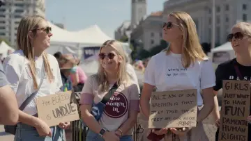 Zasłona do filmu "What Is a Woman?" #1073287