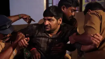 Zasłona do filmu "சட்டம் என் கையில்" #983113