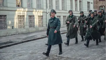 Zasłona do filmu "Wyścig o złoto" #327647