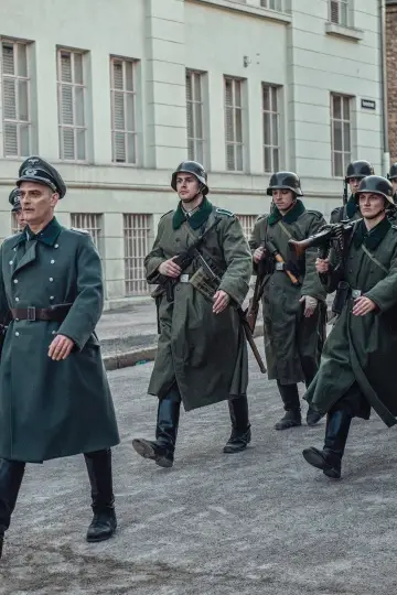 Plakat do filmu "Wyścig o złoto" #327676