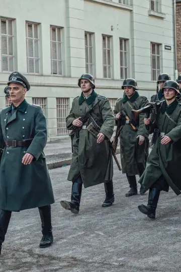 Plakat do filmu "Wyścig o złoto" #327680