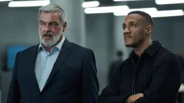 Zasłona do filmu "Niezniszczalna" #622938