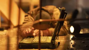 Zasłona do filmu "Niezniszczalna" #623175