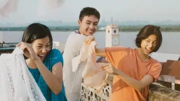 Zasłona do filmu "เธอกับฉันกับฉัน" #1814343