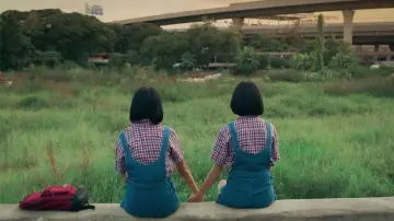 Zasłona do filmu "เธอกับฉันกับฉัน" #487500